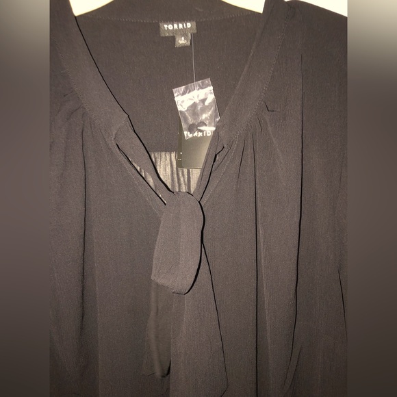 Torrid sz 4 Black Chiffon Bow Front Button-Up Blouse - Picture 10 of 10